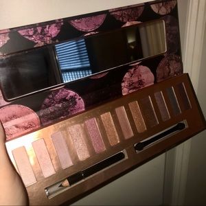 Ellen Tracy Blushing Nudes Eyeshadow Pallet